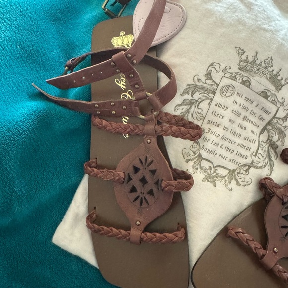JUICY COUTURE Brown Strappy Sandals with Cutout Design - Picture 2 of 11